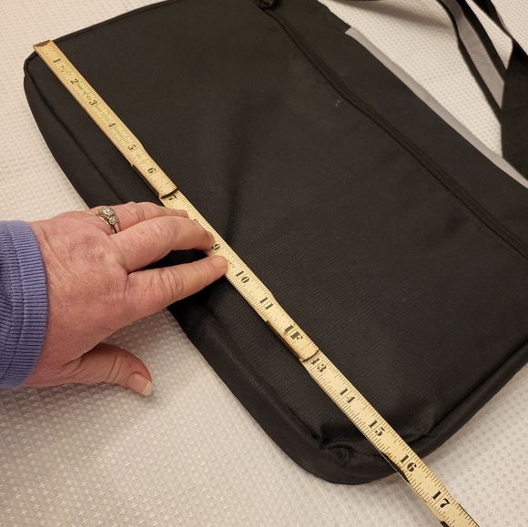 Book Lovers Con Nashville 2020 Sylvia Day Promotional Laptop Bag and Pin - Picture 6 of 8